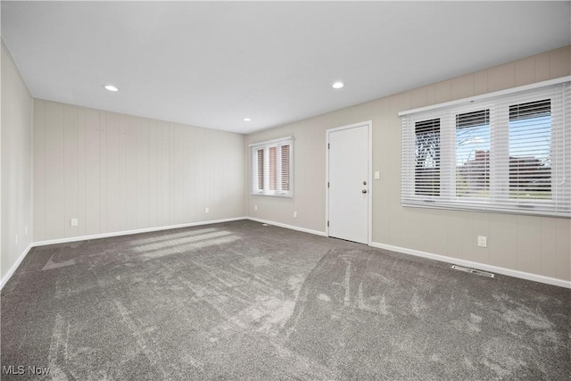 carpeted spare room with visible vents, recessed lighting, a healthy amount of sunlight, and baseboards