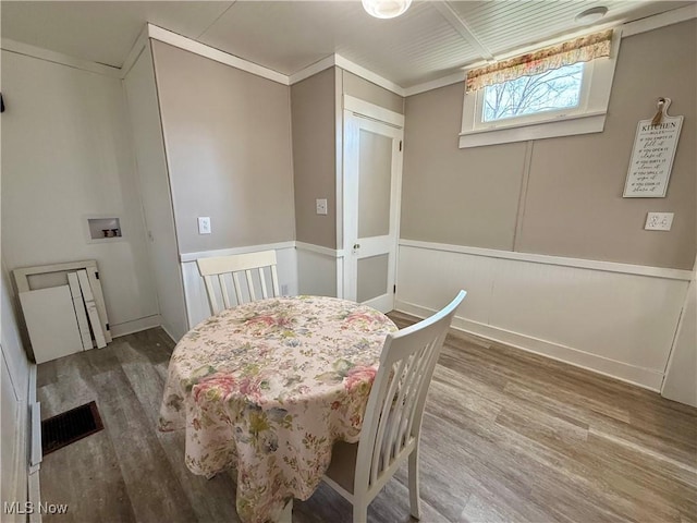 dining space with visible vents and wood finished floors