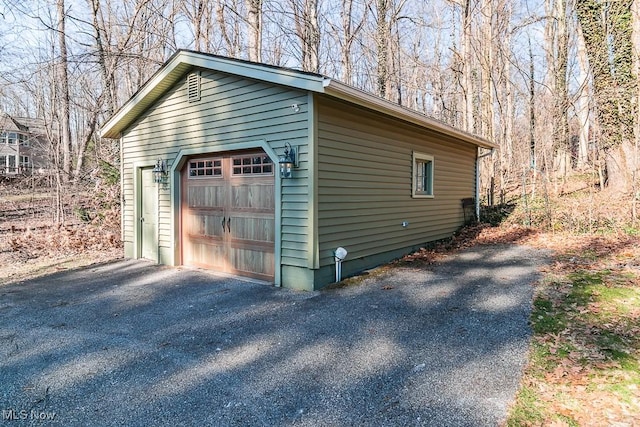 view of detached garage