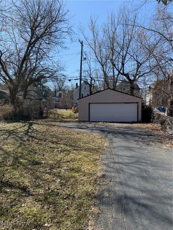 view of detached garage