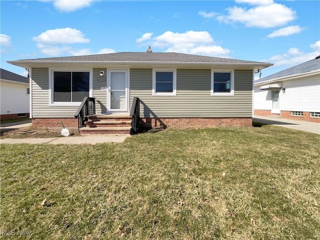 view of front facade with entry steps and a front yard