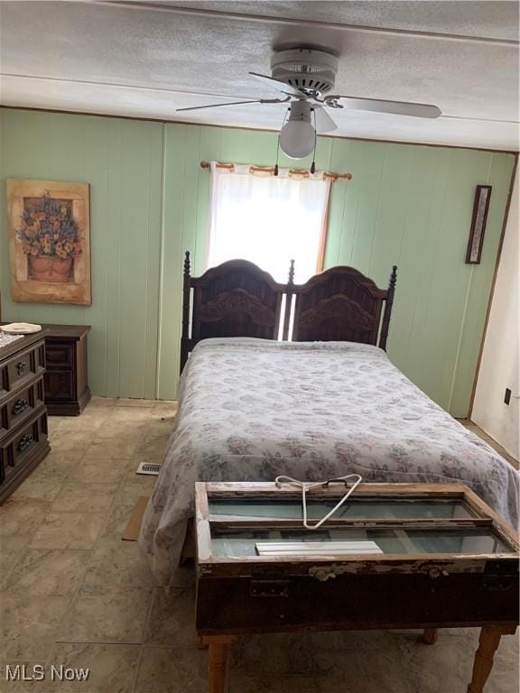 bedroom with a ceiling fan