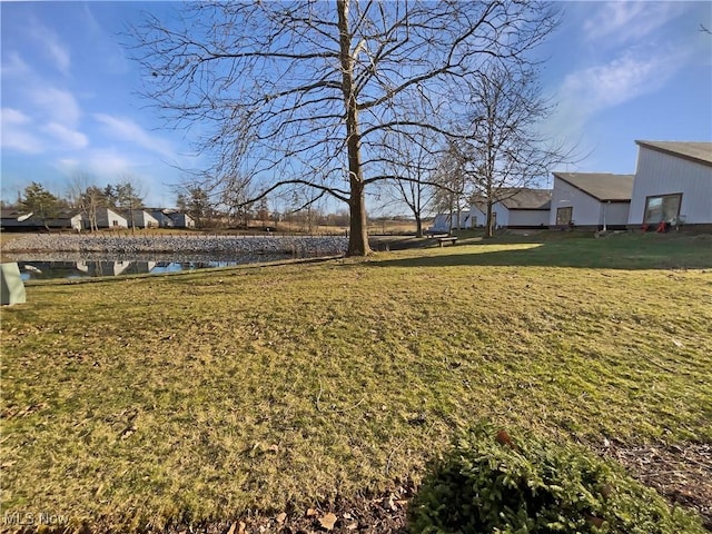 view of yard featuring a water view