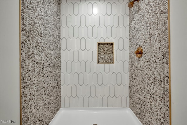 bathroom featuring tiled shower