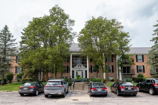 view of front facade