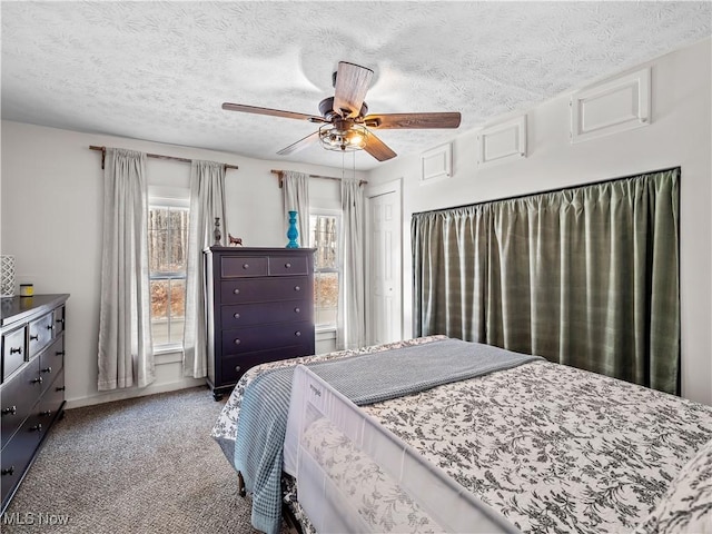 bedroom featuring a textured ceiling, ceiling fan, and carpet flooring