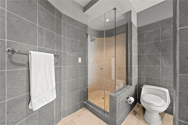 bathroom featuring toilet and a shower stall