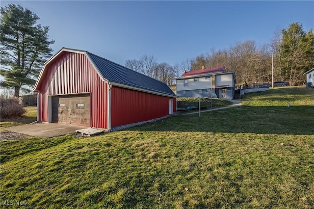 view of outdoor structure with an outbuilding