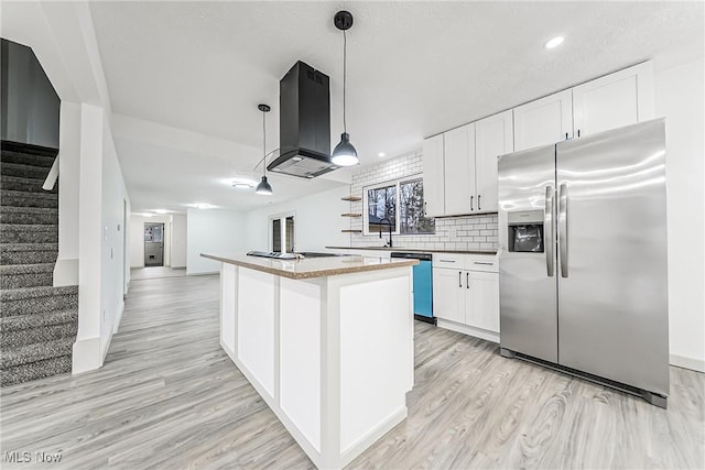 kitchen featuring light wood-type flooring, decorative backsplash, stainless steel fridge, dishwashing machine, and extractor fan