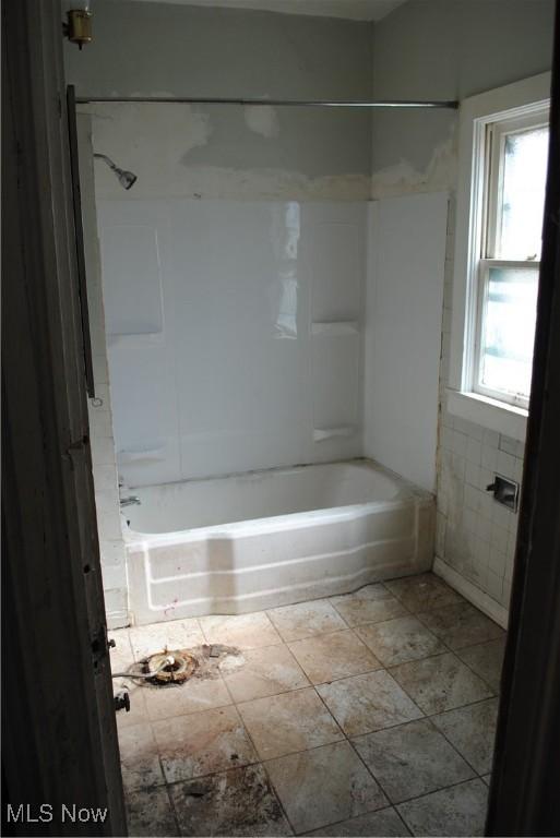 bathroom with shower / tub combination