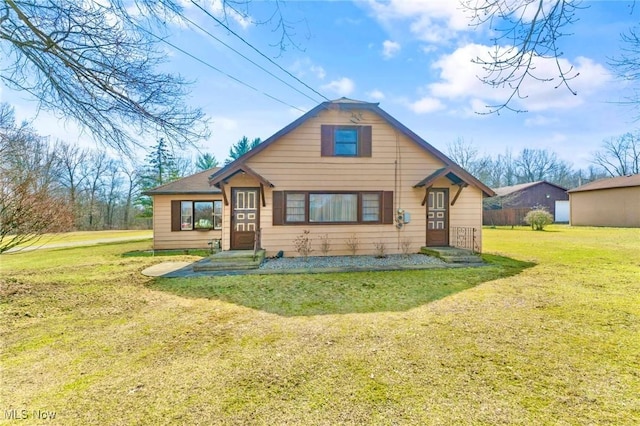 view of front of home with a front lawn