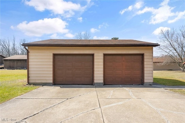 view of detached garage