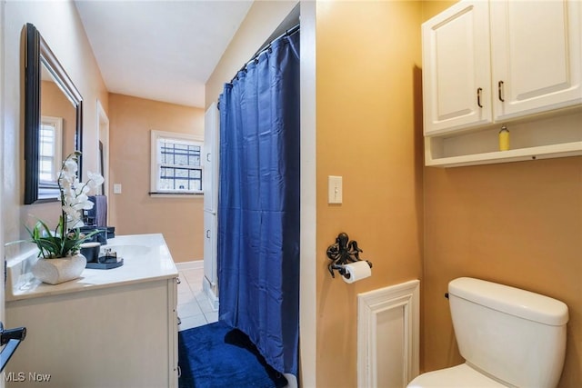 full bathroom with tile patterned floors, a shower with curtain, toilet, and vanity