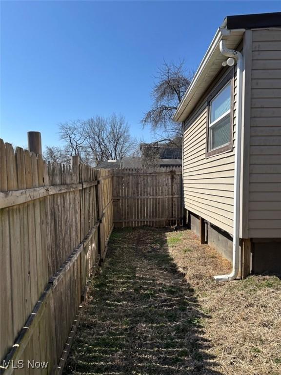 2046 Ohio Ave, East Liverpool, OH 43920 - view of yard featuring a fenced backyard