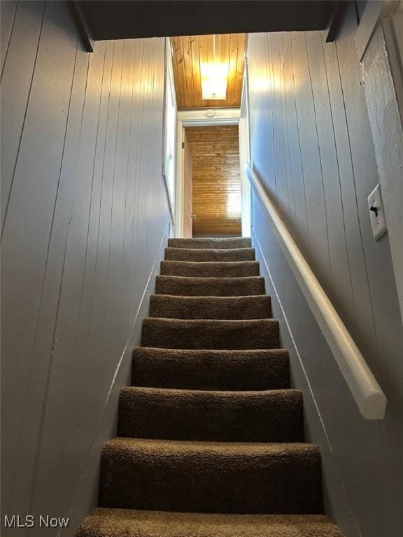 2046 Ohio Ave, East Liverpool, OH 43920 - stairway with wooden walls