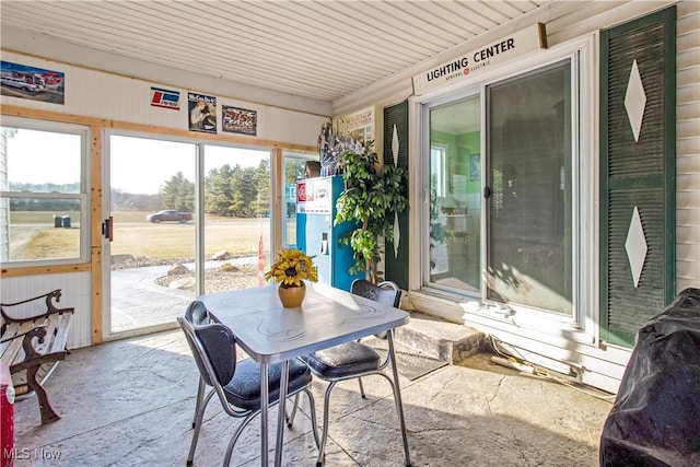 view of sunroom / solarium