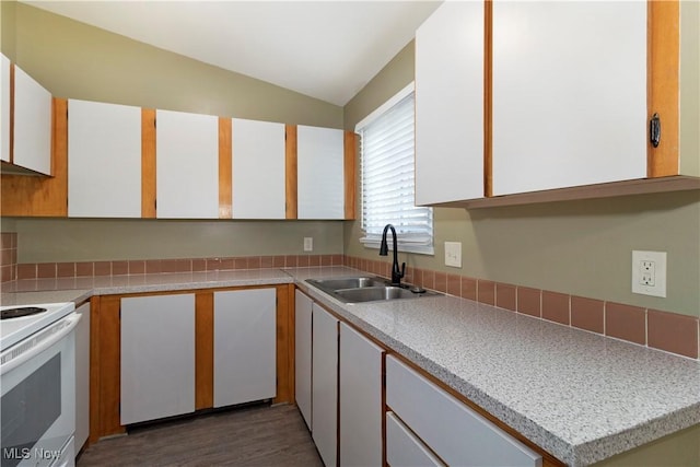 kitchen featuring a sink, light countertops, vaulted ceiling, electric range, and dark wood-style flooring