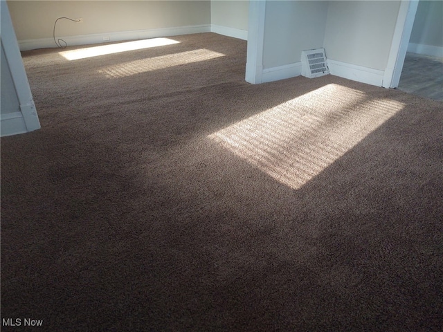 interior details featuring visible vents, baseboards, and carpet floors