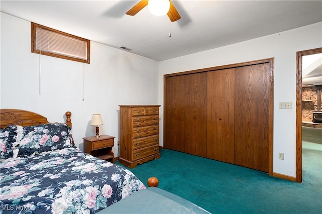 bedroom featuring a closet, visible vents, a ceiling fan, and carpet