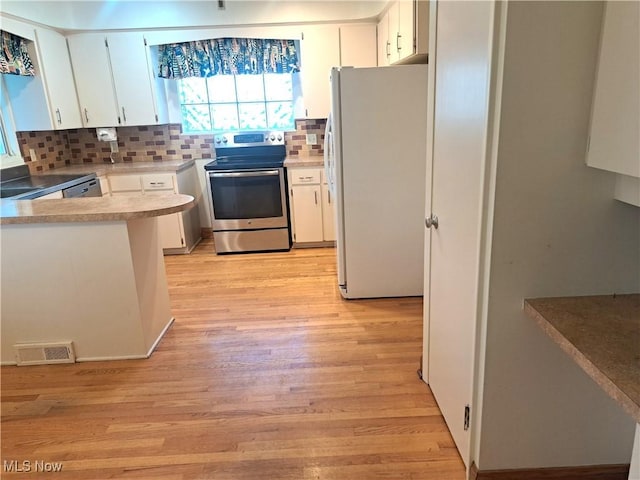 kitchen with visible vents, white cabinetry, stainless steel range with electric cooktop, freestanding refrigerator, and light wood finished floors