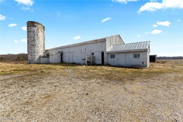 view of outdoor structure with an outdoor structure