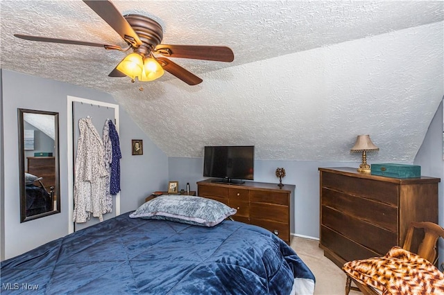 bedroom featuring lofted ceiling, a textured ceiling, ceiling fan, and carpet