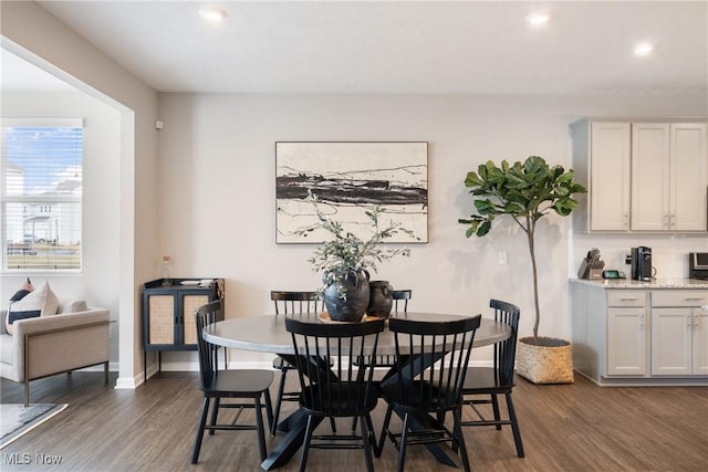 dining room with recessed lighting, baseboards, and dark wood-style flooring