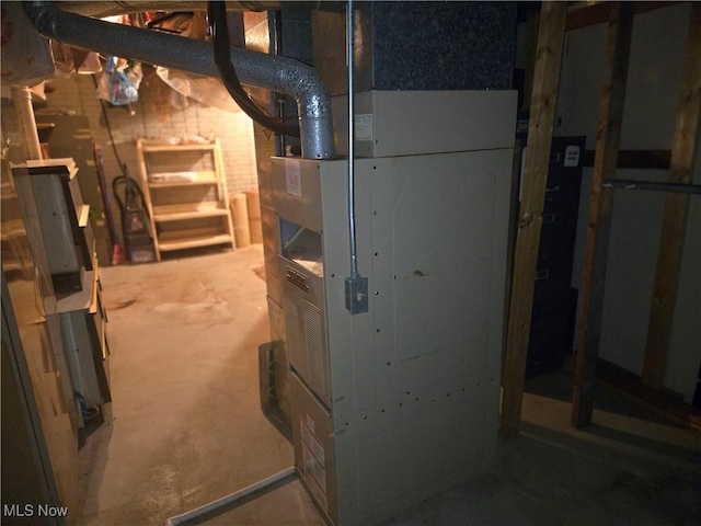 11213 Ashbury Ave, Cleveland, OH 44106 - photo 24