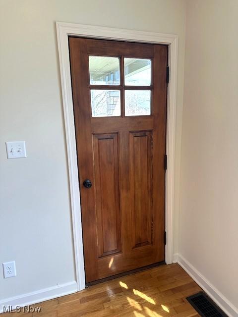 1119 Abbey Pl, Zanesville, OH 43701 - entryway featuring baseboards, visible vents, and light wood finished floors