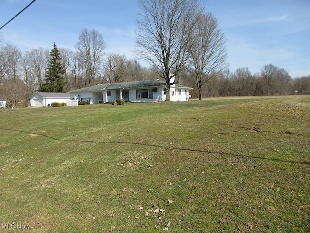 view of front facade with a garage and a front yard