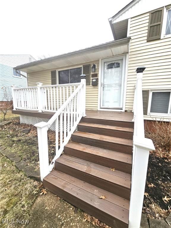 property entrance with a wooden deck