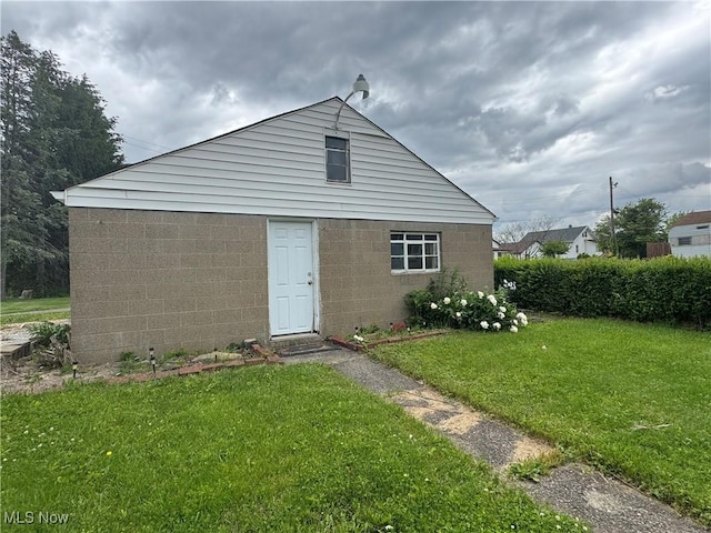 241 Summit Ave, Mingo Junction, OH 43938 - back of property with a lawn