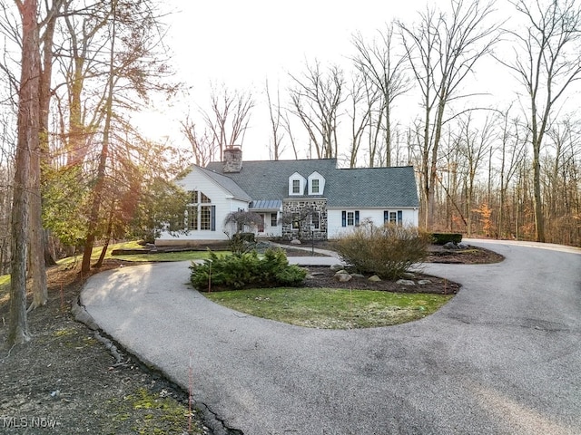 view of front of property featuring aphalt driveway