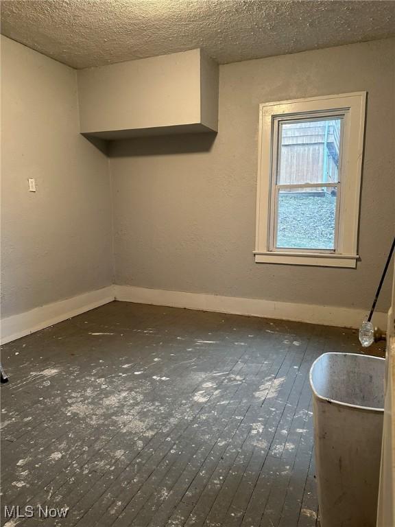 174 Colony Cres, Akron, OH 44305 - unfurnished room with wood-type flooring, baseboards, and a textured ceiling