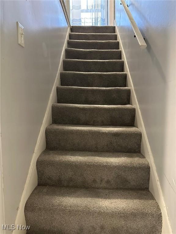 174 Colony Cres, Akron, OH 44305 - view of stairs