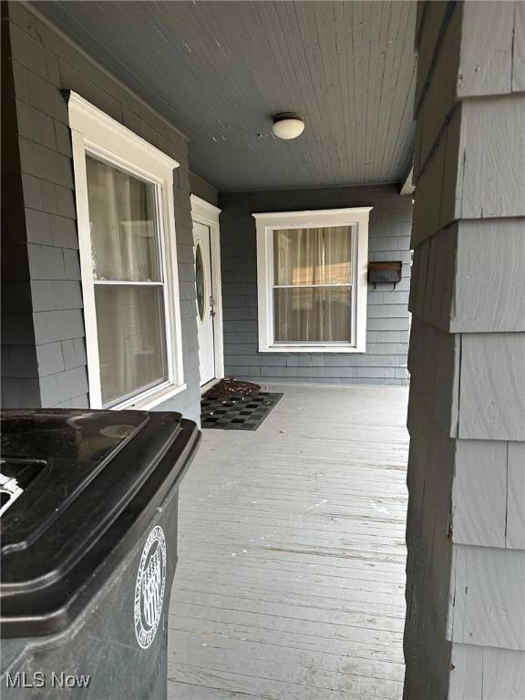 174 Colony Cres, Akron, OH 44305 - entrance to property featuring a porch