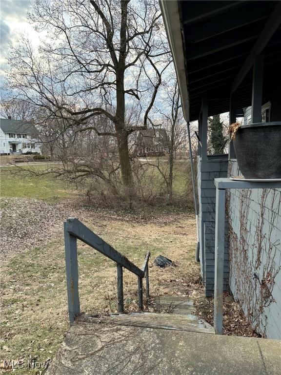 174 Colony Cres, Akron, OH 44305 - view of yard