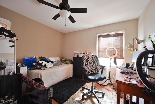 bedroom with a ceiling fan