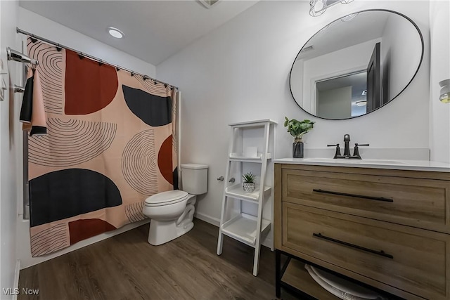 784 Hilliary Ln, Aurora, OH 44202 - bathroom featuring a shower with curtain, toilet, baseboards, vanity, and wood finished floors