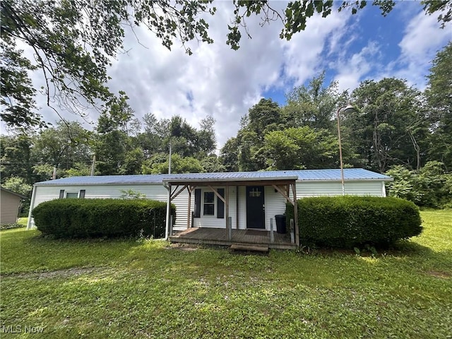 78790 Hamilton Ridge Rd, Freeport, OH 43973 - manufactured / mobile home with covered porch, a front lawn, and a metal roof