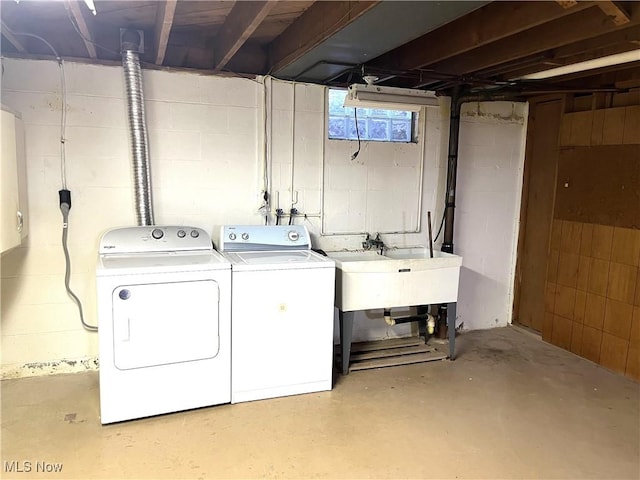 laundry area with laundry area, independent washer and dryer, and a sink