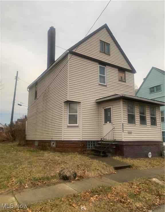 1839 E 86th St, Cleveland, OH 44106 - back of property with entry steps