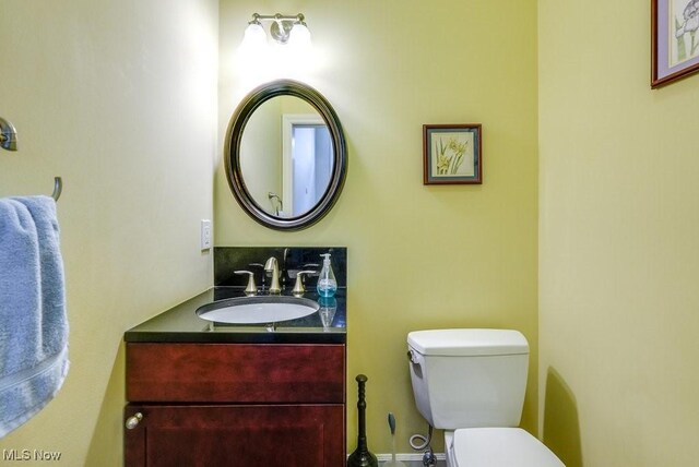 1581 E 118th St, Cleveland, OH 44106 - half bath with toilet and vanity