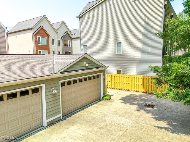 1581 E 118th St, Cleveland, OH 44106 - garage featuring fence