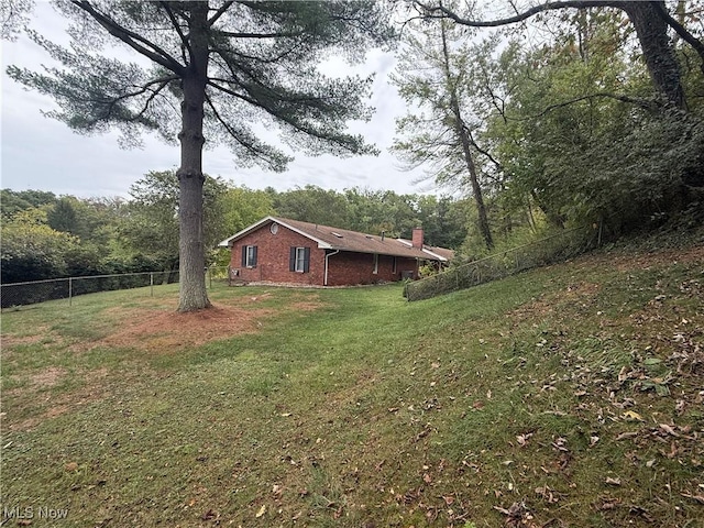 106 Wildwood Dr, Marietta, OH 45750 - view of yard featuring fence