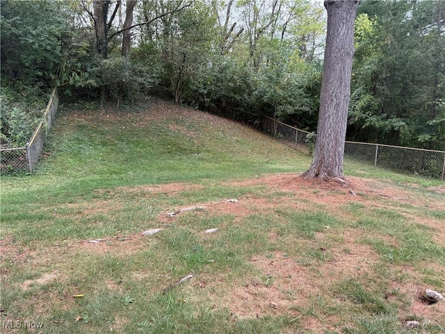 106 Wildwood Dr, Marietta, OH 45750 - view of yard featuring fence