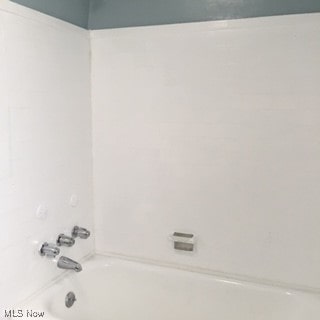 1033 Rushleigh Rd, Cleveland Heights, OH 44121 - full bathroom with shower / bathtub combination