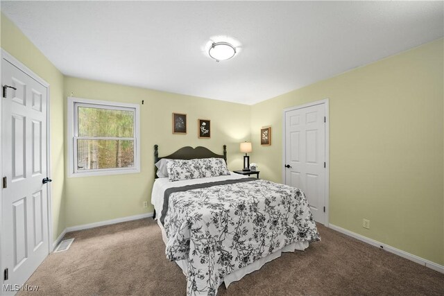 4100 Chagrin River Rd, Moreland Hills, OH 44022 - carpeted bedroom with baseboards