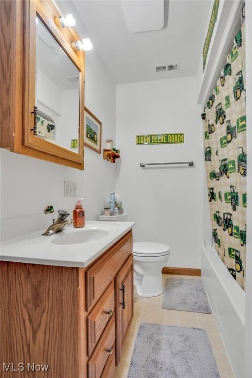 9620 Bimeler St NE, Bolivar, OH 44612 - bathroom featuring visible vents, toilet, shower / tub combo with curtain, tile patterned flooring, and vanity