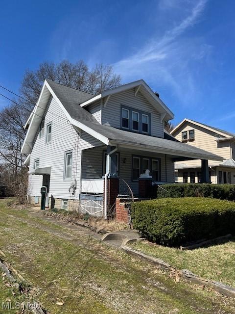 view of front of property with a porch